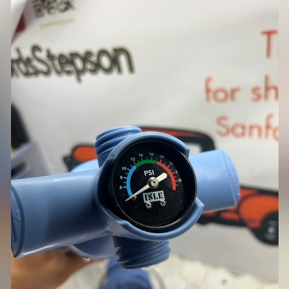 ISLE Stand Up Paddle Board Pump - Picture 5 of 5